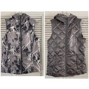 Gerry Metalic Reversible Puffer Vest Women Size small light weigh vest .